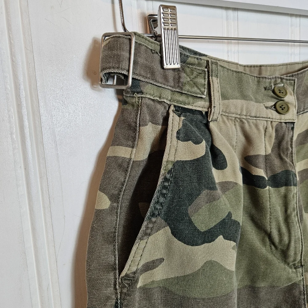 Topshop Green Camo Buckle Detail High Rise Utility Shorts Women’s Size 4 - Picture 3 of 12